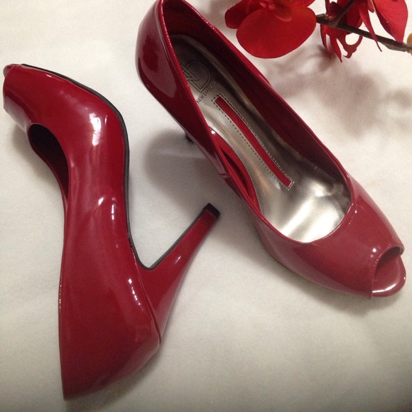 NEW Red Stiletto 4" High Heels Peep Toe Patent Shine 6.5M New Directions Bella - Picture 3 of 9